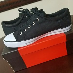 G by Guess Oona 9 Low Top Lace Up Fashion Sneakers